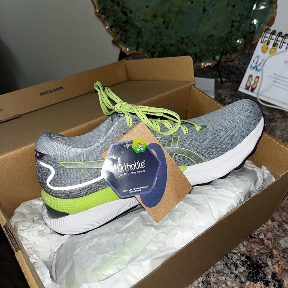 Brand New ASICS Women’s Running Shoes Nimbus 24